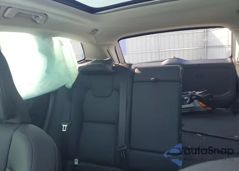 2025 Volvo Xc60 Plus z USA, uszkodzony, nr VIN YV4M12RCXS1148822